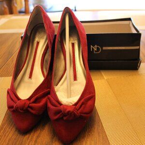 New Directions Renee Red Ladies shoes size 8 1/2 M.